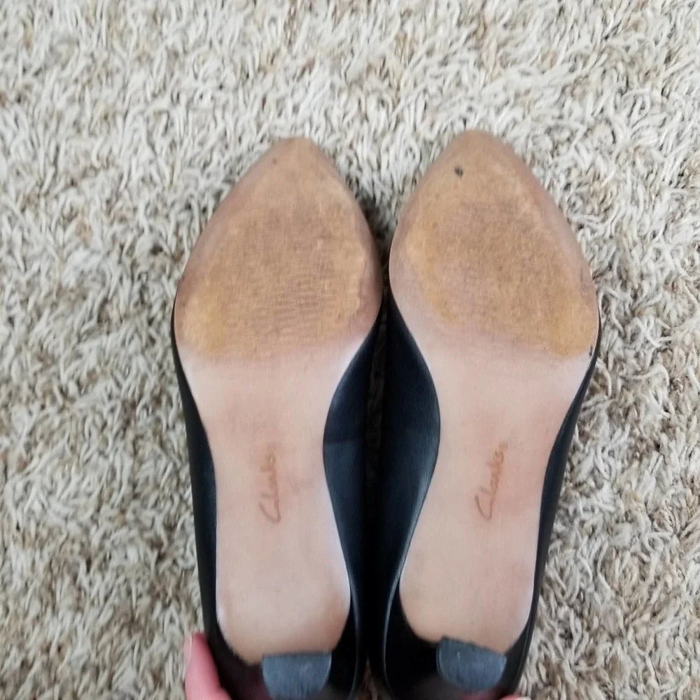 Clarks| Black Crewso wick pump size 6.5 - Picture 6 of 8